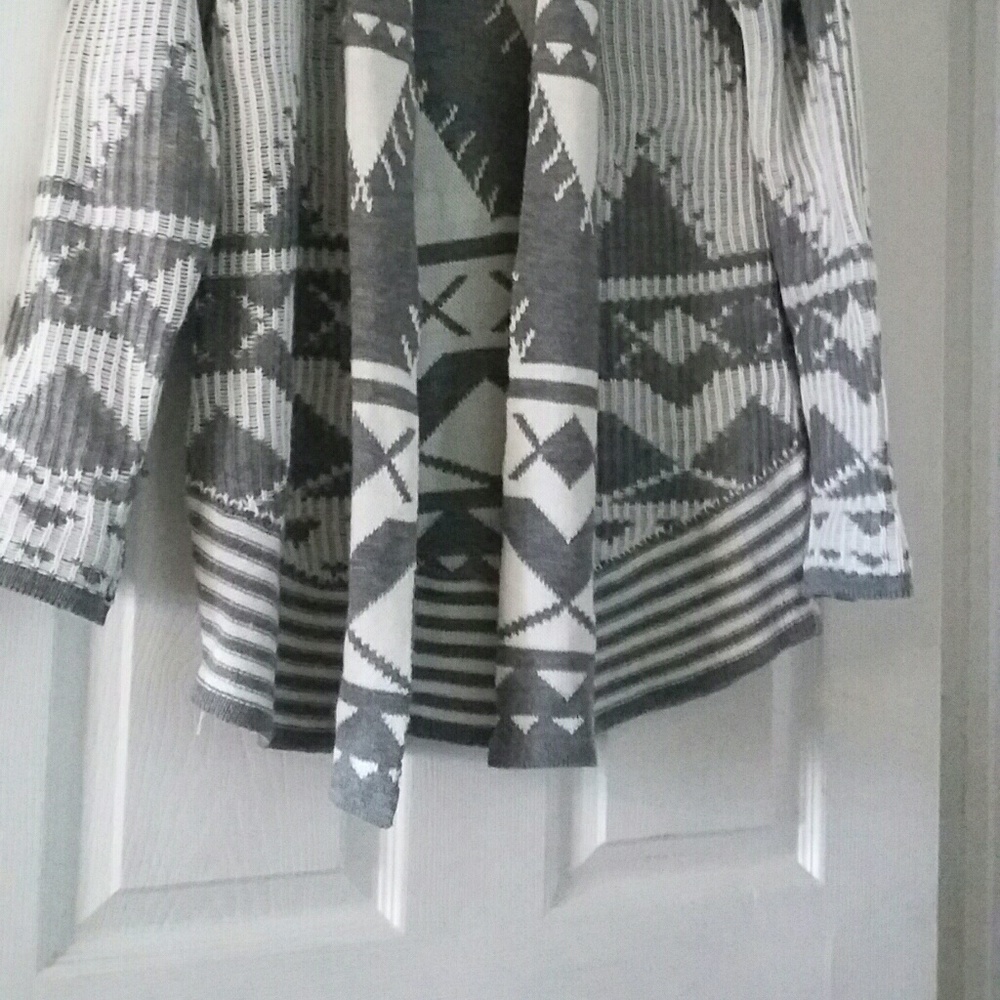 Cardigan - Picture 2 of 6
